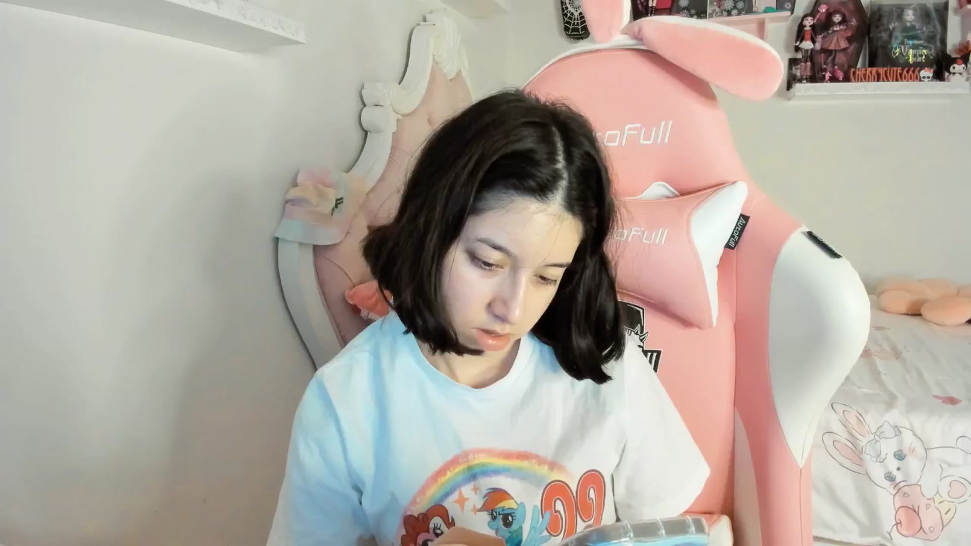 Gallery image thumbnail from Cherrycute666's myfreecams stream on, 06/27/2025, 05:05 image 9 of 20