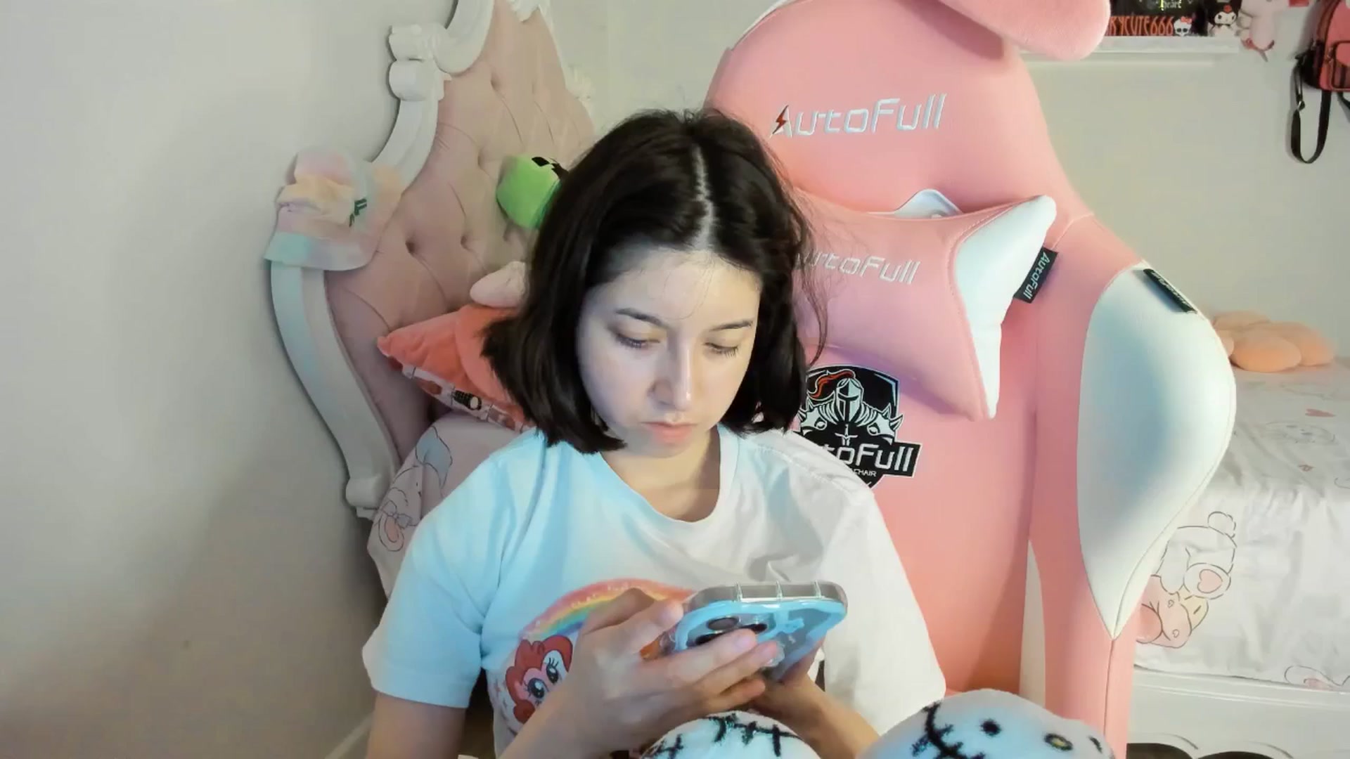 Gallery image thumbnail from Cherrycute666's myfreecams stream on, 06/27/2025, 05:05 image 5 of 20