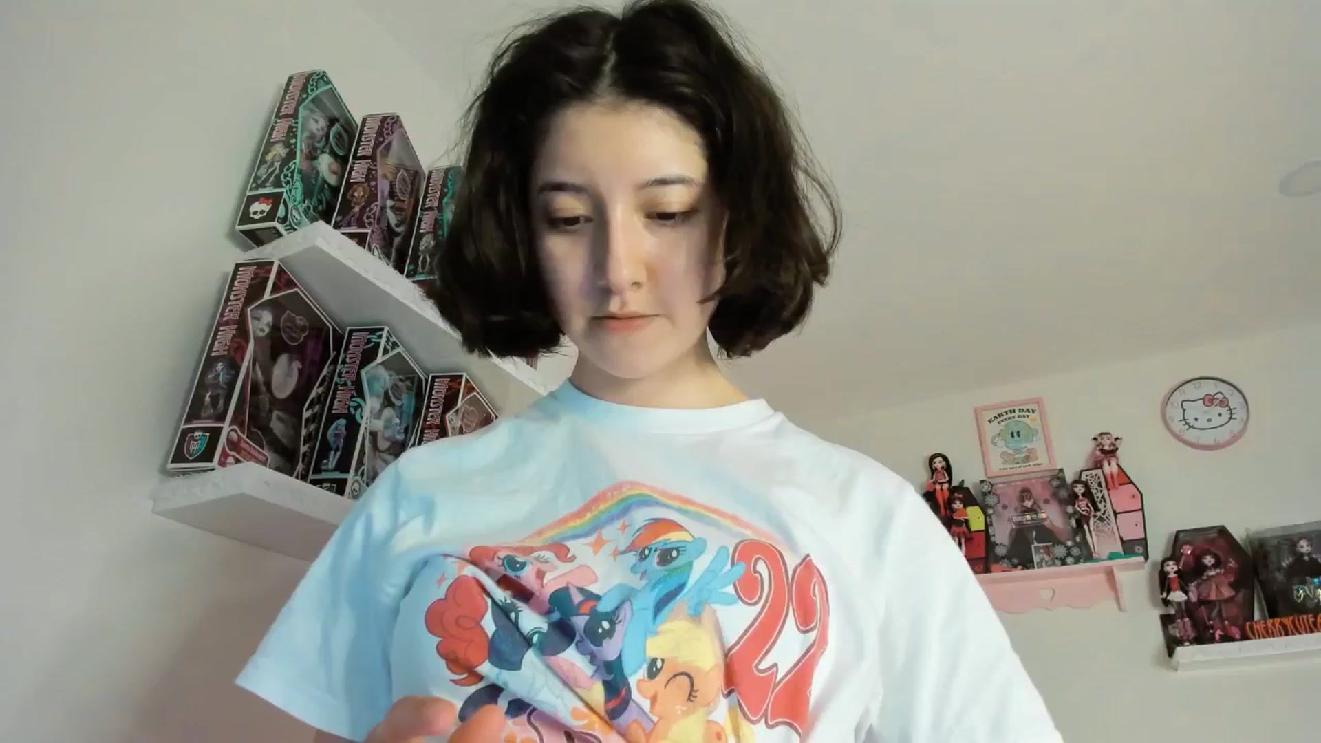 Gallery image thumbnail from Cherrycute666's myfreecams stream on, 06/27/2025, 05:44 image 15 of 20