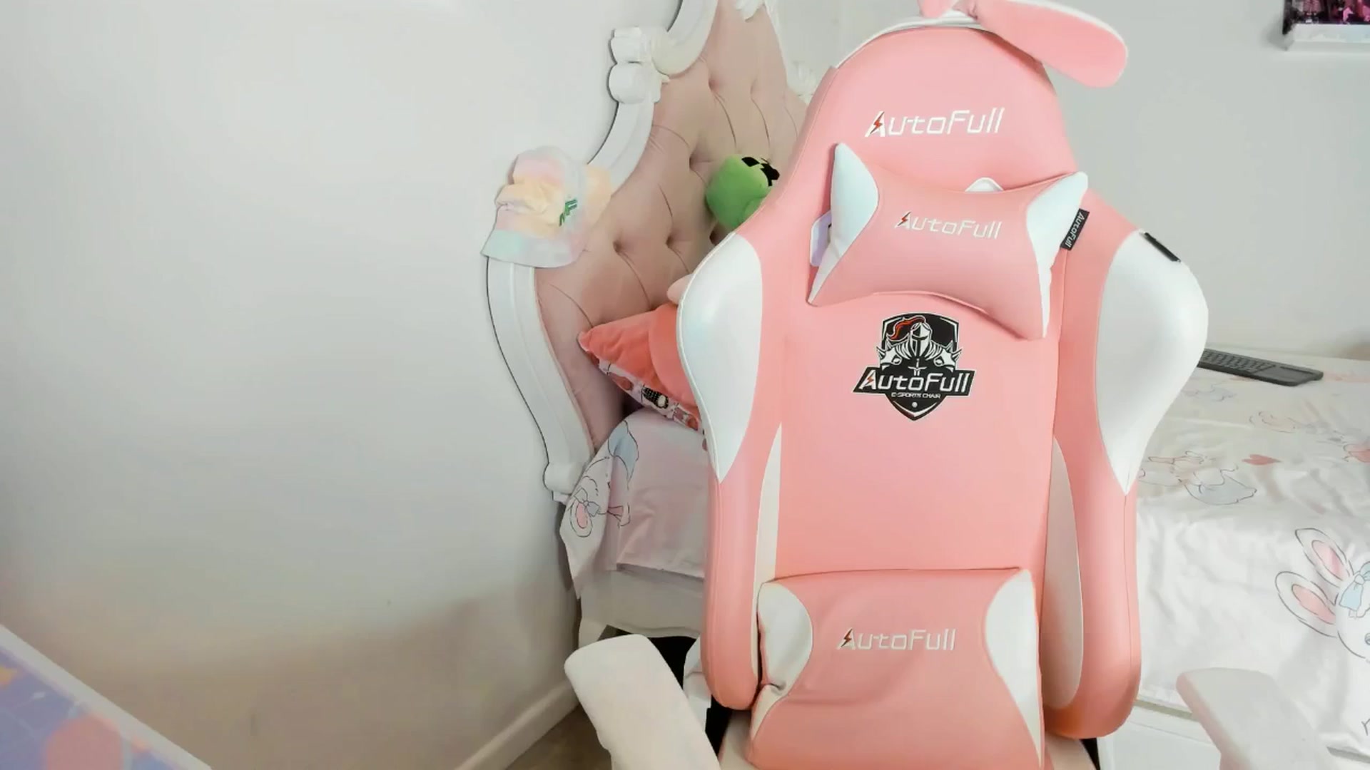 Gallery image thumbnail from Cherrycute666's myfreecams stream on, 06/27/2025, 05:44 image 5 of 20