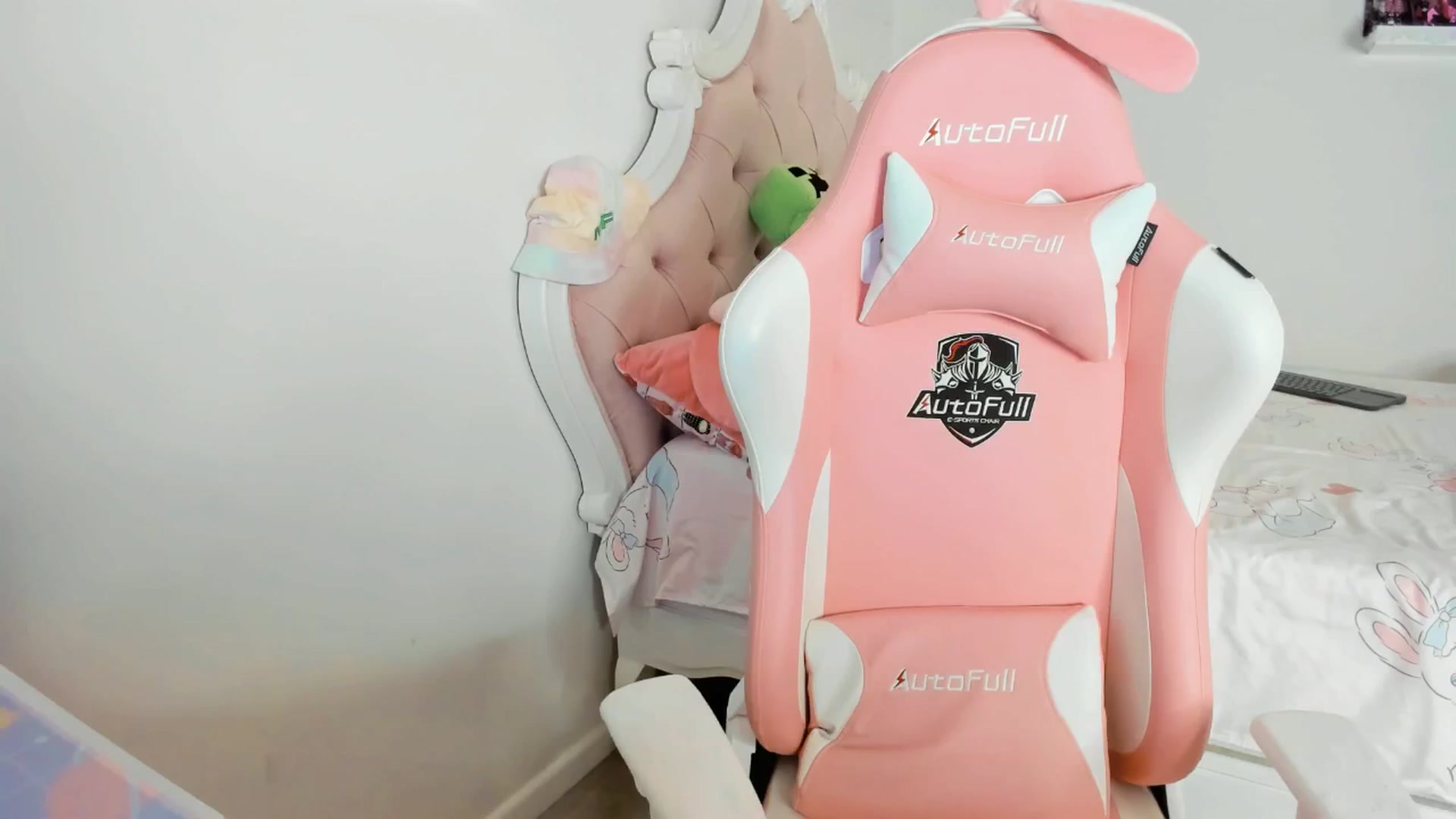 Gallery image thumbnail from Cherrycute666's myfreecams stream on, 06/27/2025, 05:44 image 3 of 20