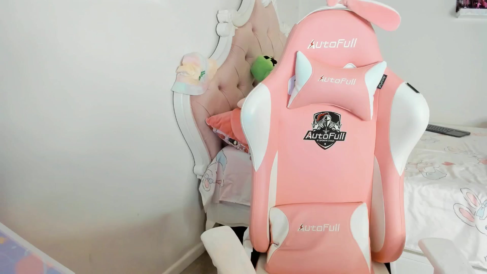 Gallery image thumbnail from Cherrycute666's myfreecams stream on, 06/27/2025, 05:44 image 4 of 20