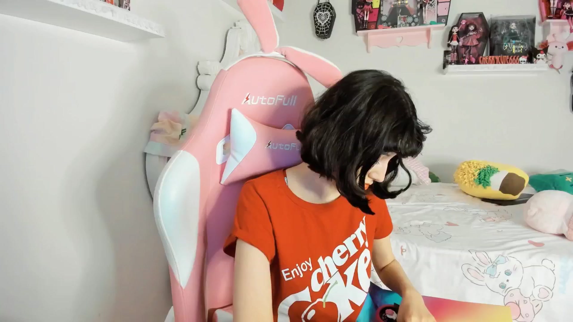 Gallery image thumbnail from Cherrycute666's myfreecams stream on, 06/28/2025, 07:19 image 8 of 20