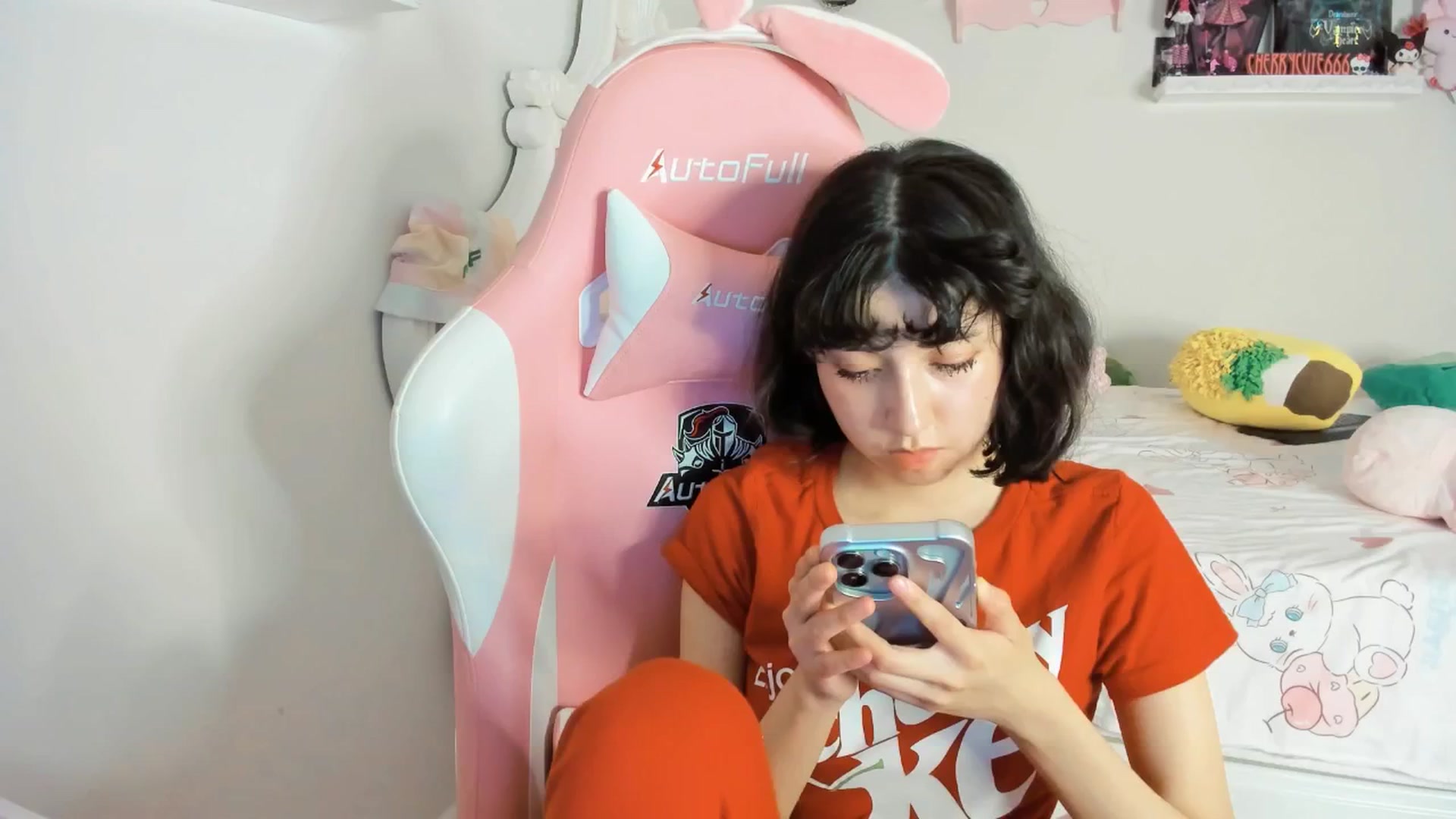 Gallery image thumbnail from Cherrycute666's myfreecams stream on, 06/28/2025, 07:19 image 17 of 20