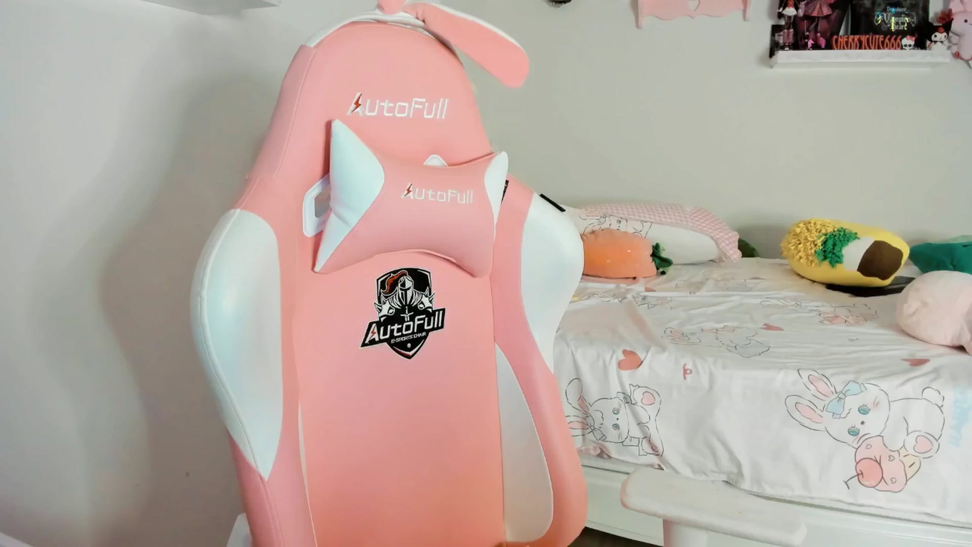 Gallery image thumbnail from Cherrycute666's myfreecams stream on, 06/28/2025, 07:19 image 18 of 20