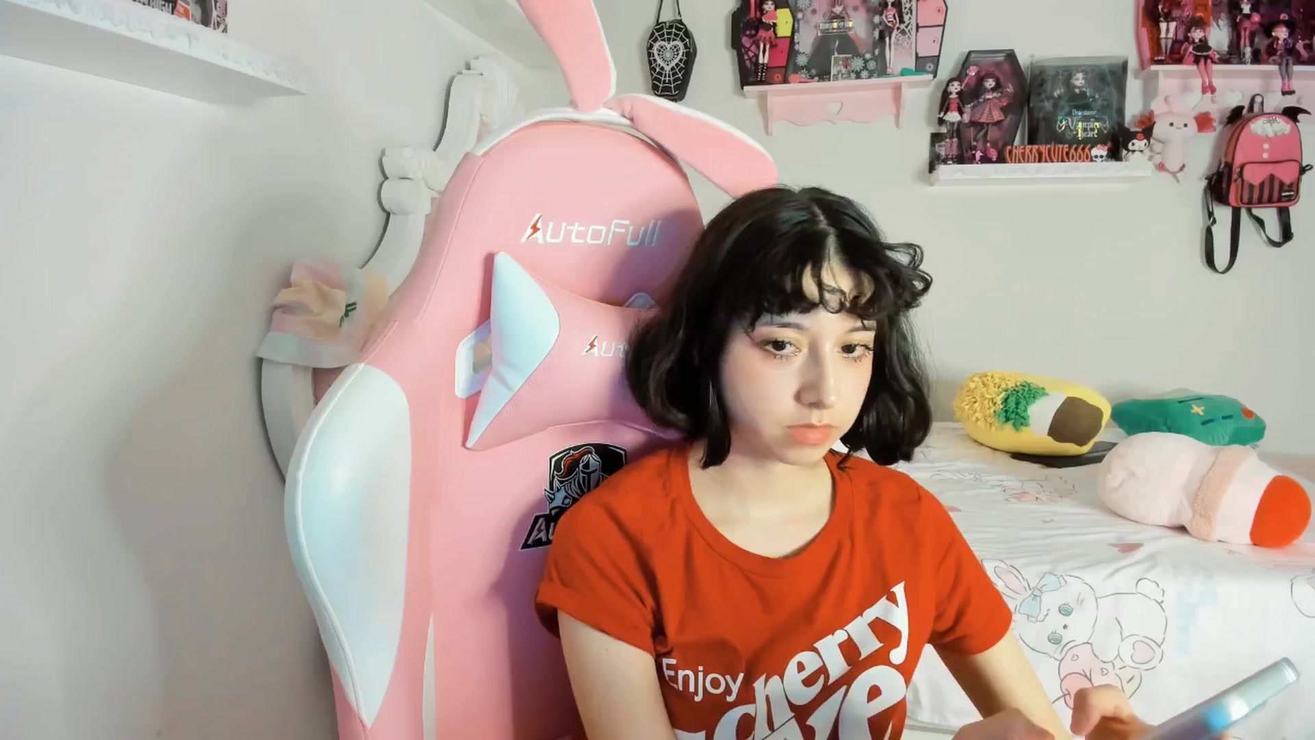 Gallery image thumbnail from Cherrycute666's myfreecams stream on, 06/28/2025, 07:19 image 15 of 20