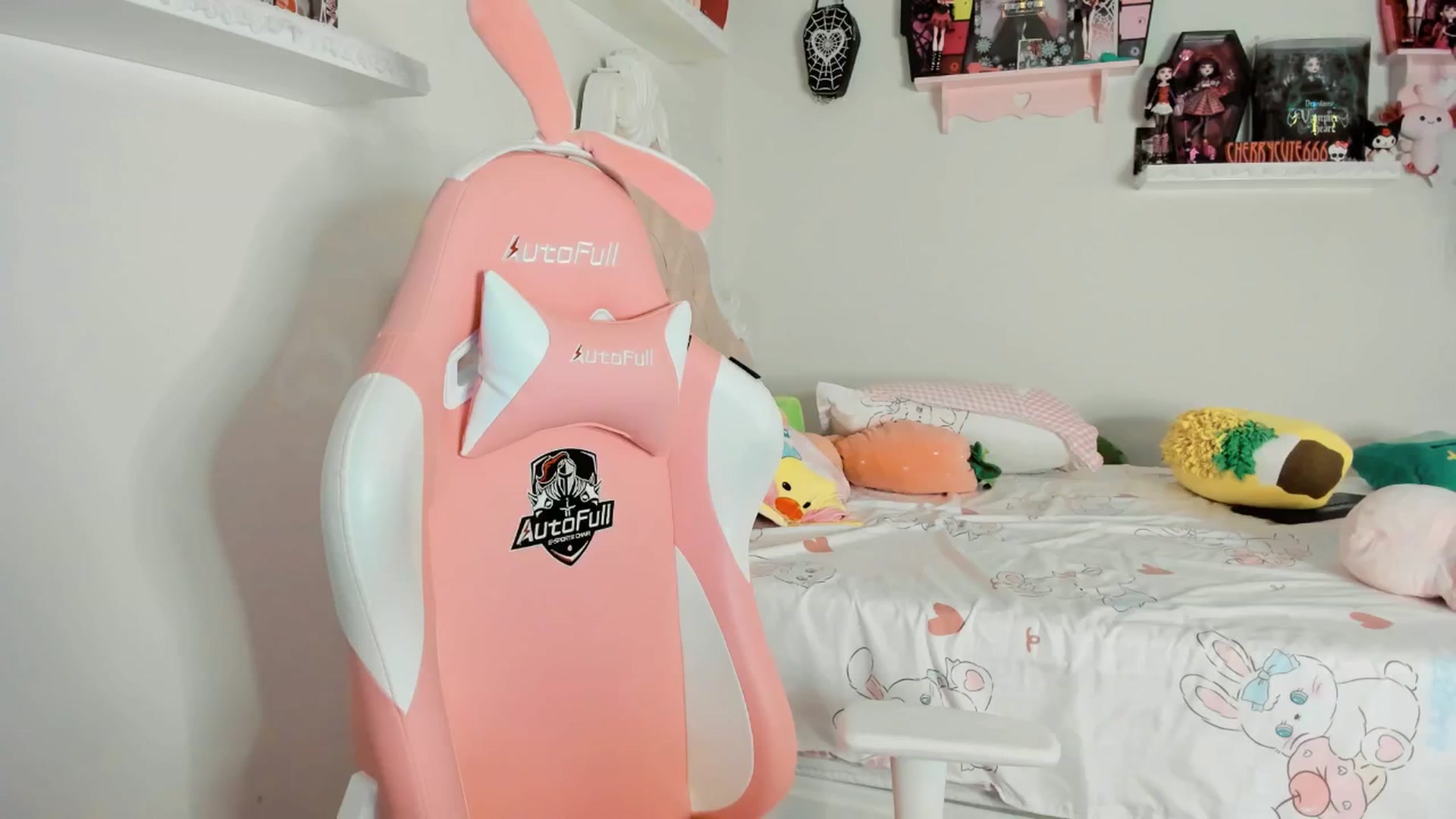 Gallery image thumbnail from Cherrycute666's myfreecams stream on, 06/28/2025, 07:19 image 7 of 20