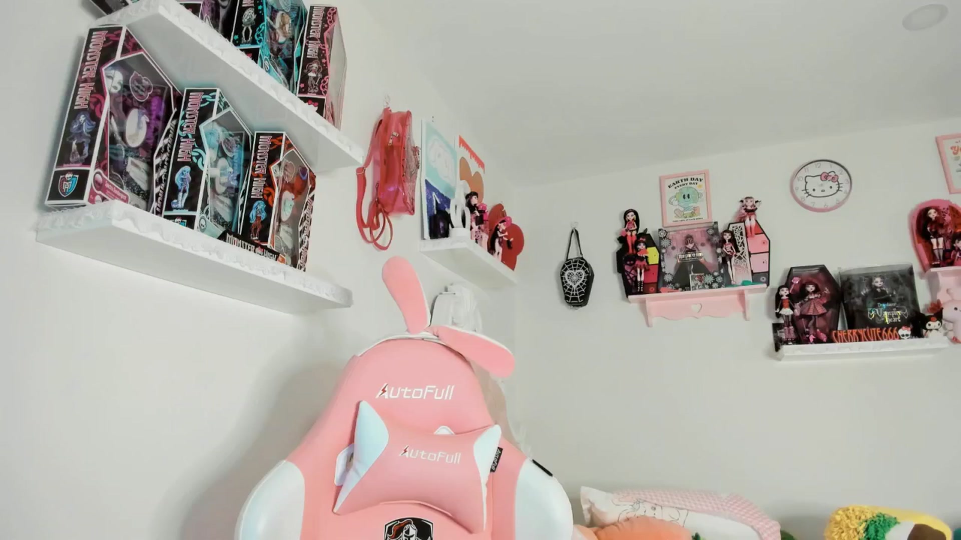 Gallery image thumbnail from Cherrycute666's myfreecams stream on, 06/28/2025, 07:19 image 3 of 20