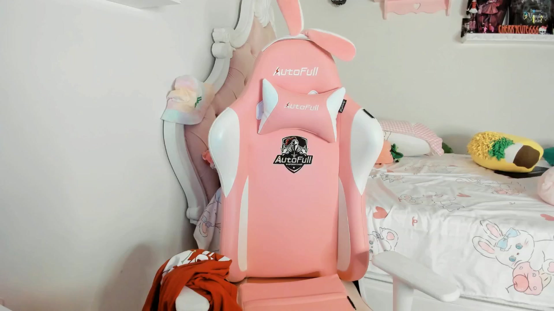 Gallery image thumbnail from Cherrycute666's myfreecams stream on, 06/28/2025, 07:19 image 5 of 20