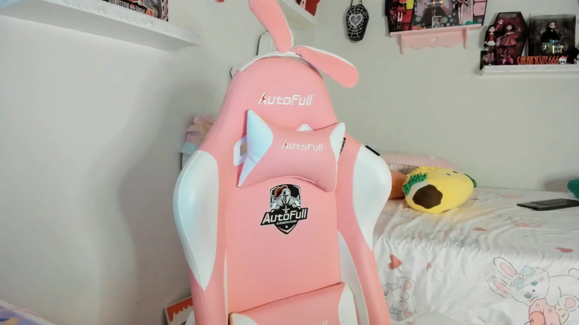 Gallery image thumbnail from Cherrycute666's myfreecams stream on, 06/29/2025, 05:59 image 6 of 20