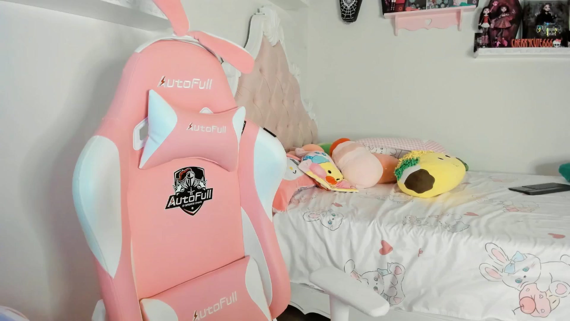 Gallery image thumbnail from Cherrycute666's myfreecams stream on, 06/29/2025, 05:59 image 1 of 20