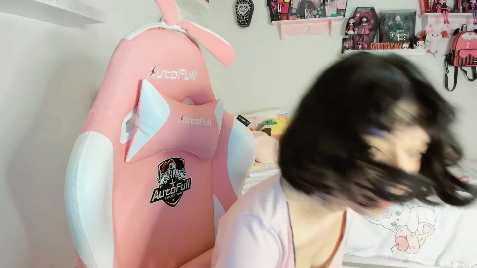 Gallery image thumbnail from Cherrycute666's myfreecams stream on, 06/29/2025, 06:18 image 16 of 20