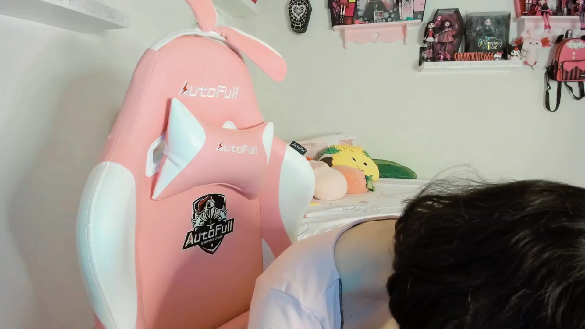Gallery image thumbnail from Cherrycute666's myfreecams stream on, 06/29/2025, 06:18 image 17 of 20