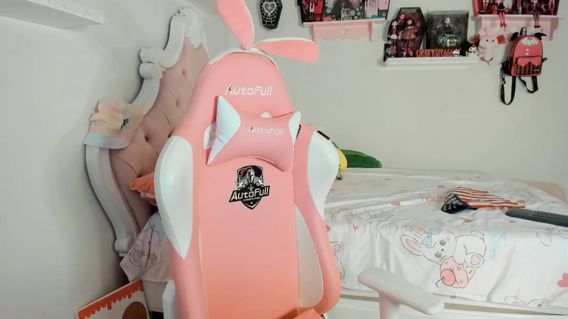 Gallery image thumbnail from Cherrycute666's myfreecams stream on, 06/29/2025, 09:09 image 1 of 20