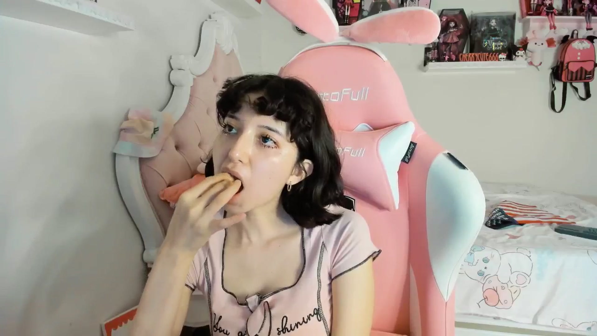 Gallery image thumbnail from Cherrycute666's myfreecams stream on, 06/29/2025, 09:09 image 2 of 20