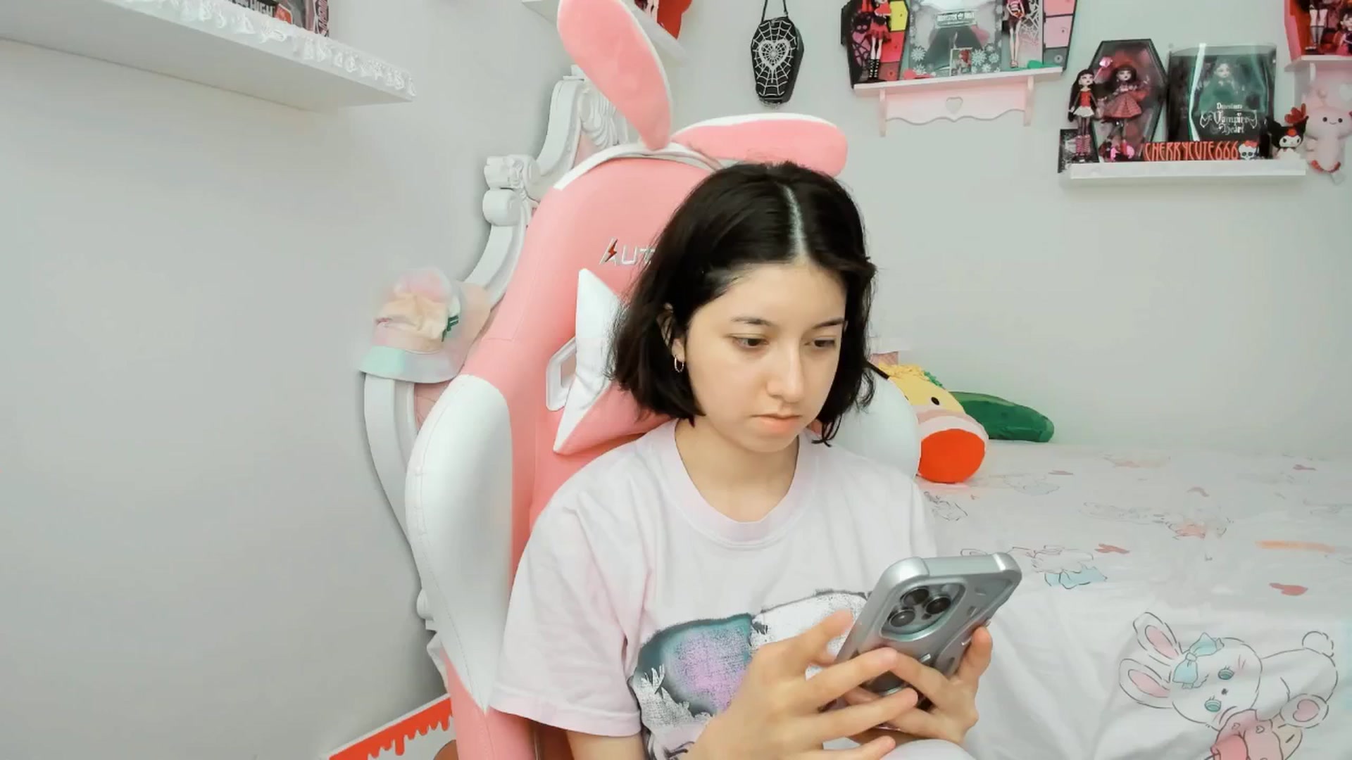 Gallery image thumbnail from Cherrycute666's myfreecams stream on, 06/30/2025, 01:49 image 1 of 20