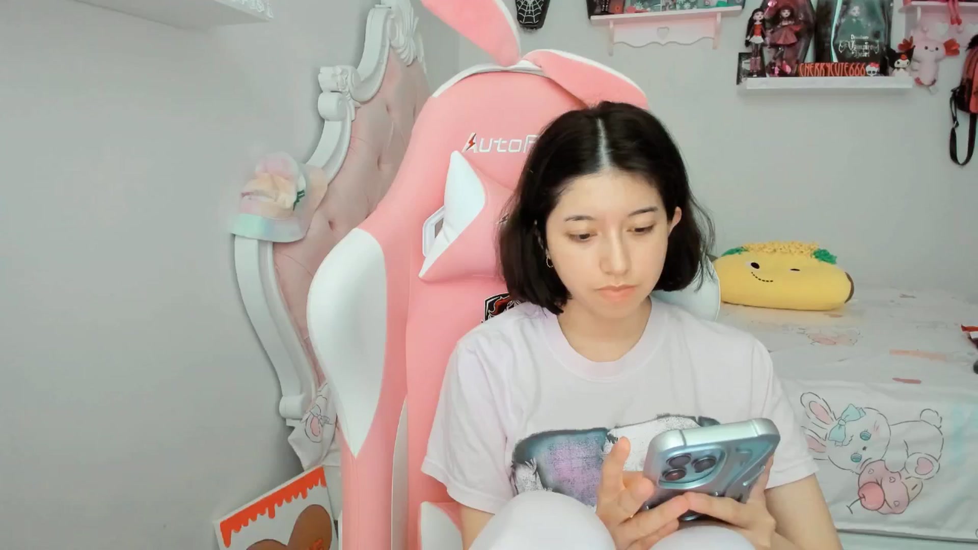 Gallery image thumbnail from Cherrycute666's myfreecams stream on, 06/30/2025, 01:49 image 9 of 20