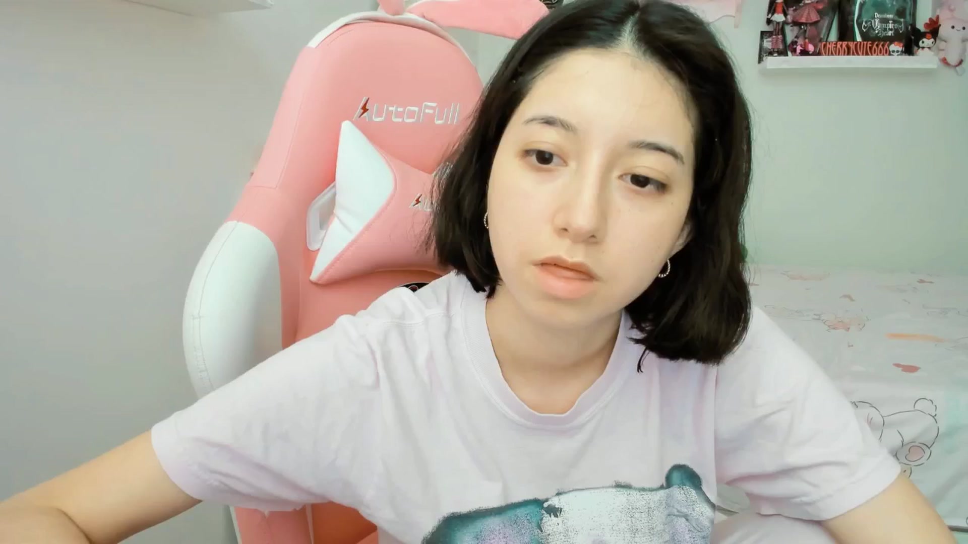 Gallery image thumbnail from Cherrycute666's myfreecams stream on, 06/30/2025, 01:49 image 6 of 20
