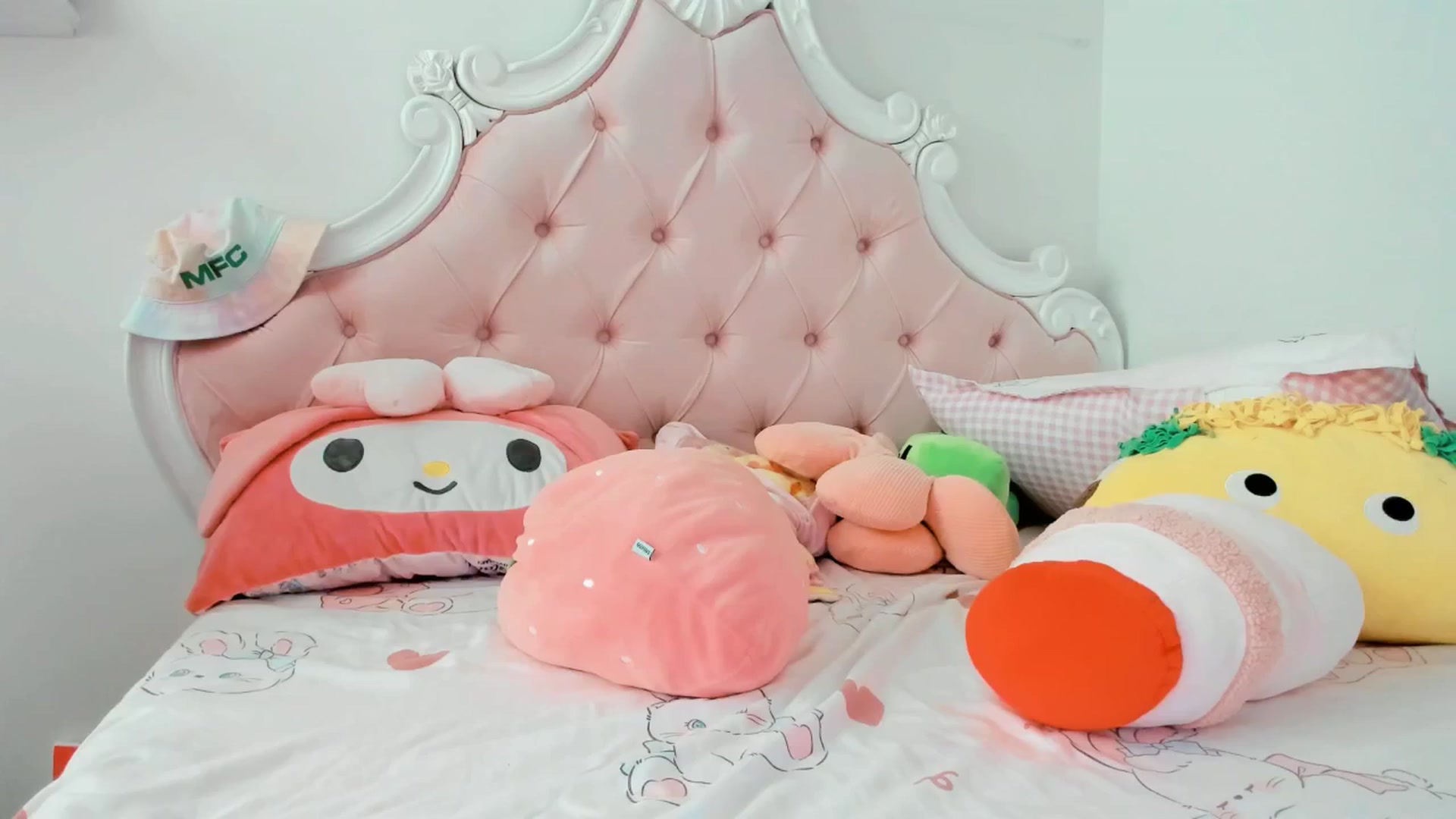 Gallery image thumbnail from Cherrycute666's myfreecams stream on, 06/30/2025, 01:49 image 7 of 20