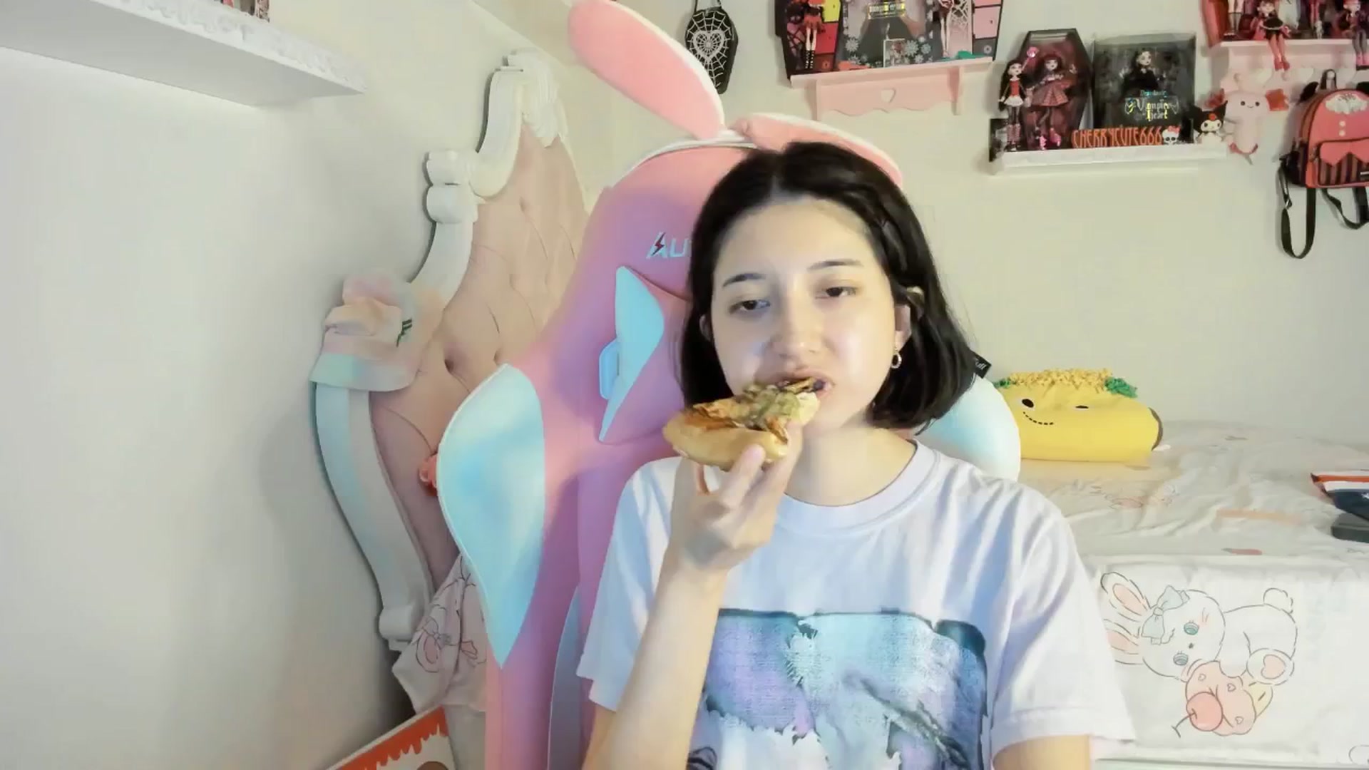 Gallery image thumbnail from Cherrycute666's myfreecams stream on, 06/30/2025, 01:49 image 19 of 20