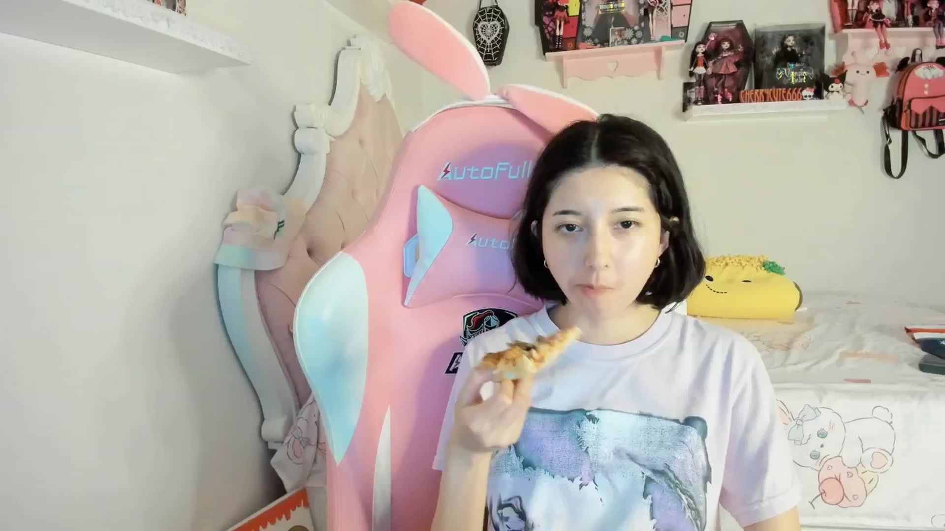 Gallery image thumbnail from Cherrycute666's myfreecams stream on, 06/30/2025, 01:52 image 14 of 20