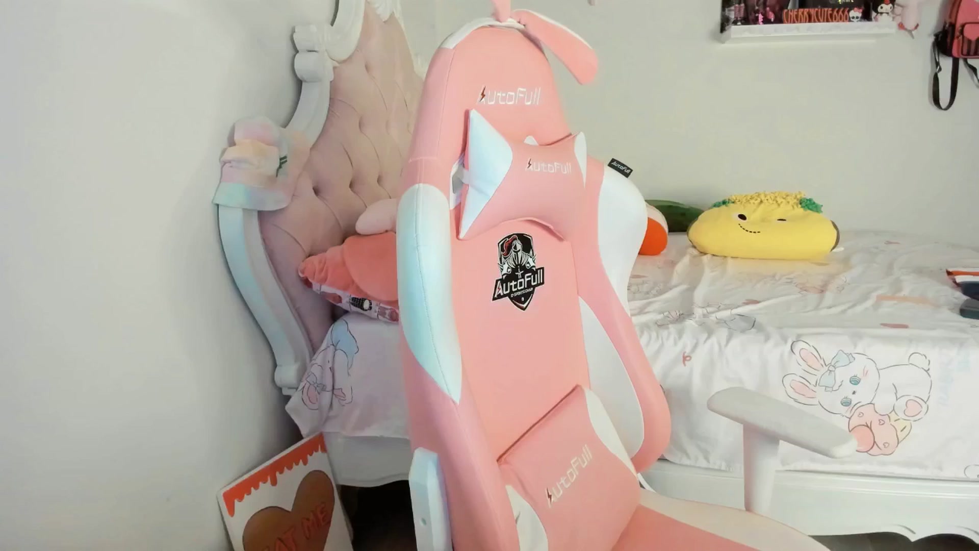 Gallery image thumbnail from Cherrycute666's myfreecams stream on, 06/30/2025, 01:52 image 13 of 20