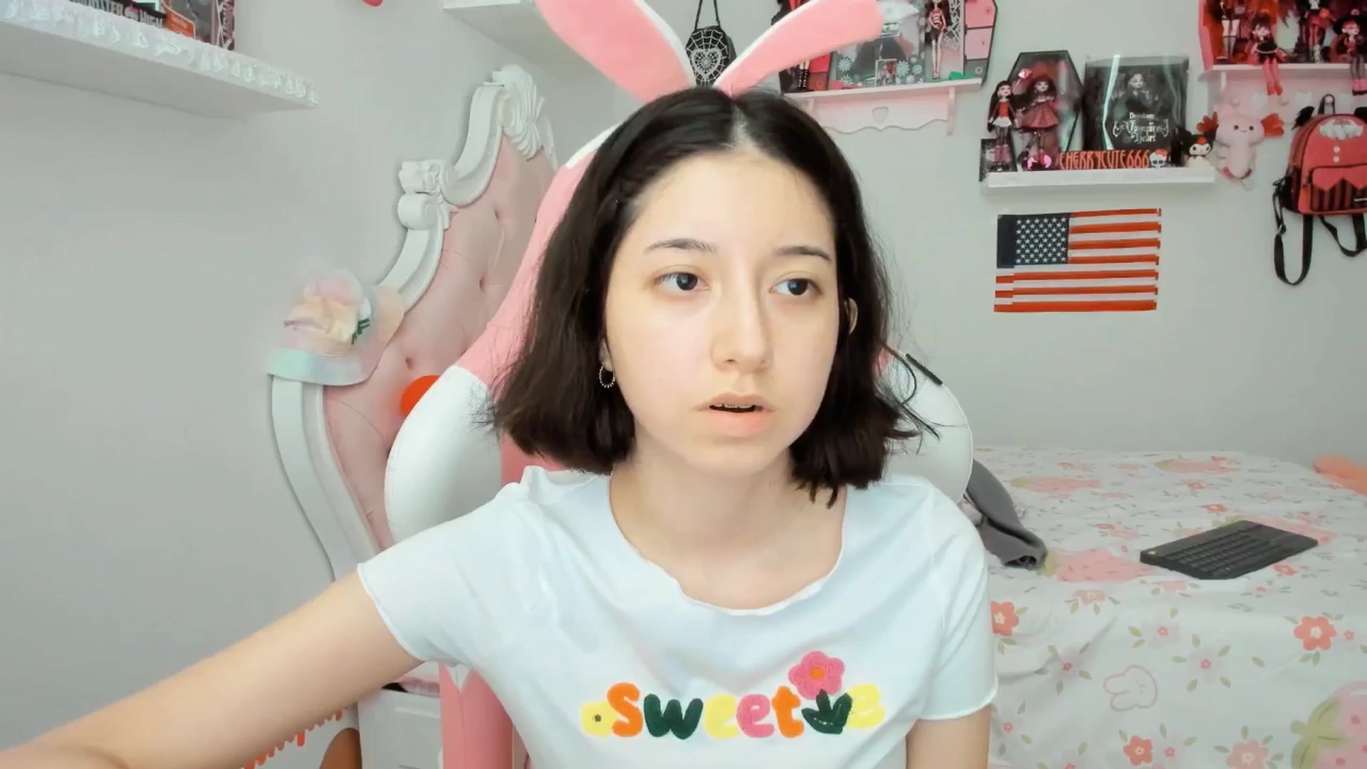 Gallery image thumbnail from Cherrycute666's myfreecams stream on, 07/04/2025, 24:16 image 13 of 20