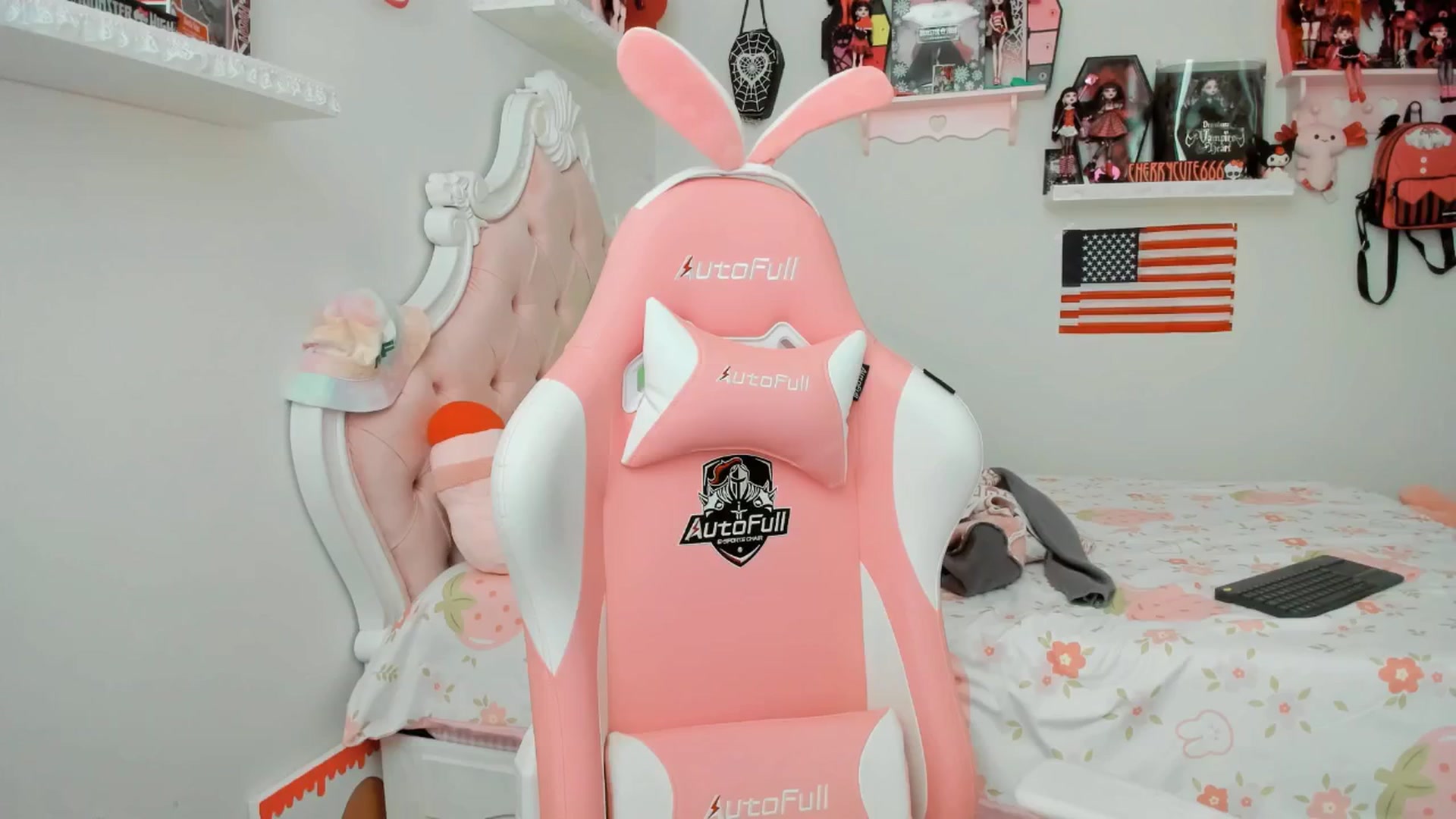 Gallery image thumbnail from Cherrycute666's myfreecams stream on, 07/04/2025, 24:16 image 12 of 20
