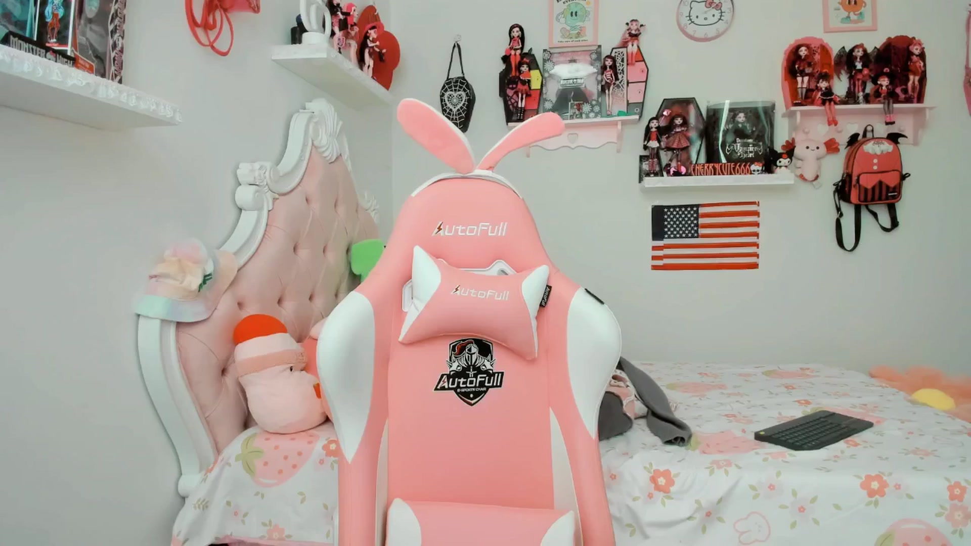 Gallery image thumbnail from Cherrycute666's myfreecams stream on, 07/04/2025, 24:16 image 9 of 20