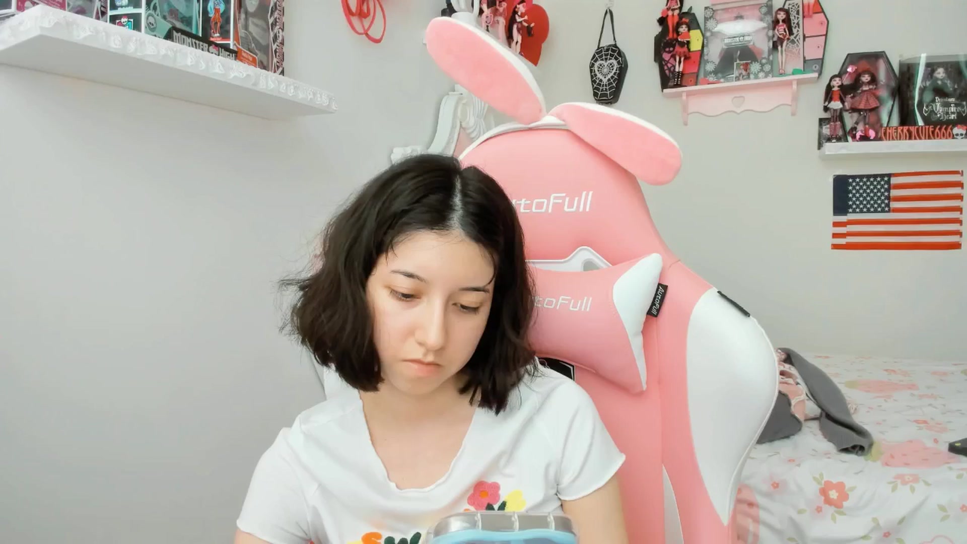 Gallery image thumbnail from Cherrycute666's myfreecams stream on, 07/04/2025, 24:16 image 1 of 20