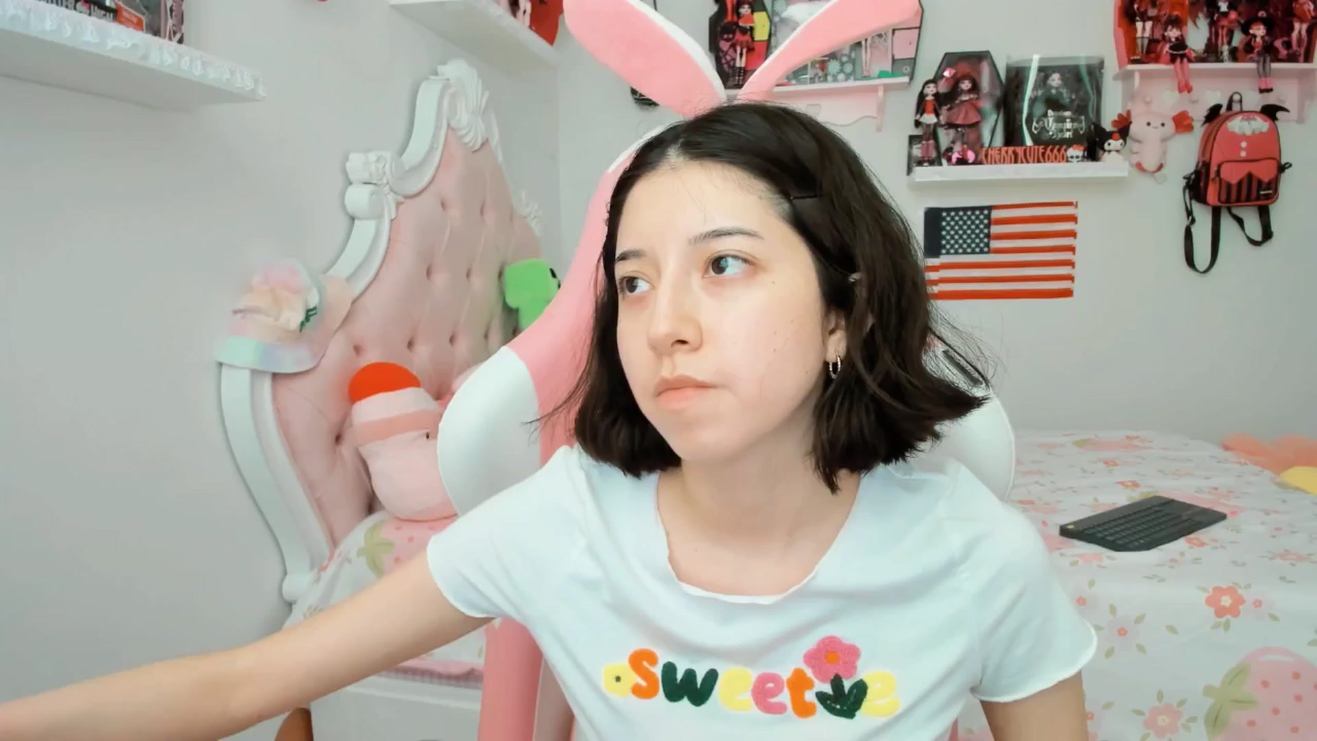 Gallery image thumbnail from Cherrycute666's myfreecams stream on, 07/04/2025, 24:16 image 10 of 20