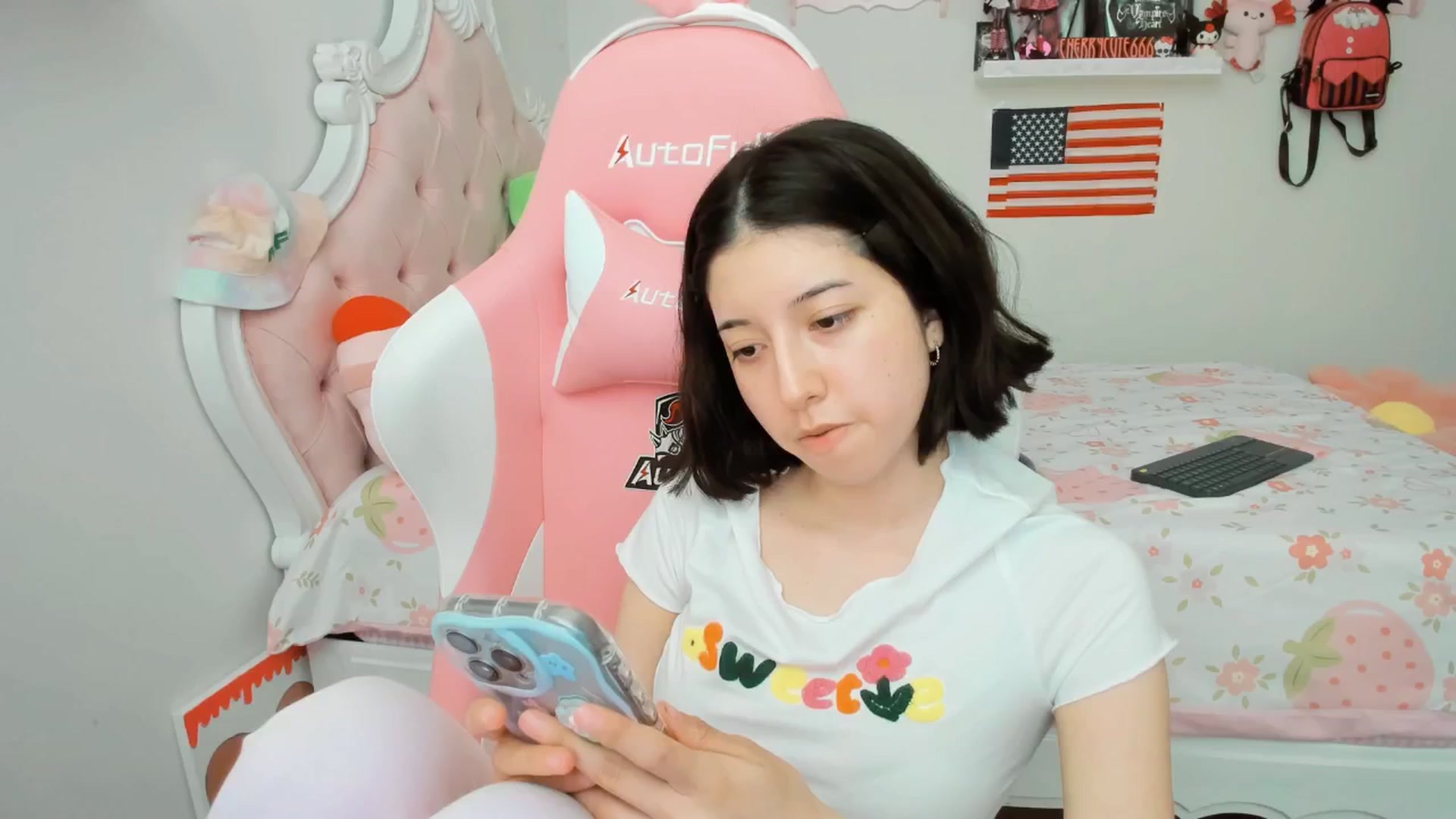 Gallery image thumbnail from Cherrycute666's myfreecams stream on, 07/04/2025, 24:16 image 8 of 20