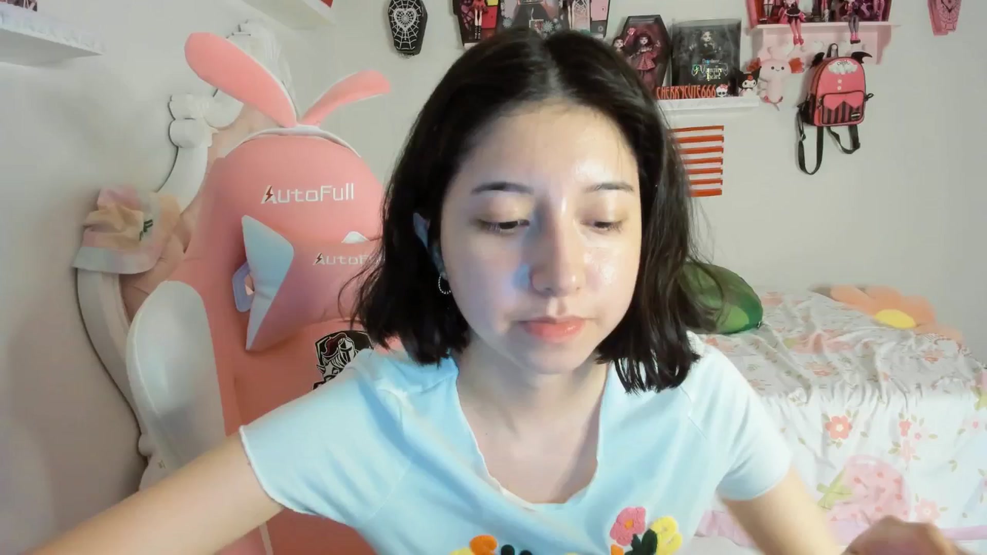 Gallery image thumbnail from Cherrycute666's myfreecams stream on, 07/04/2025, 07:06 image 18 of 20