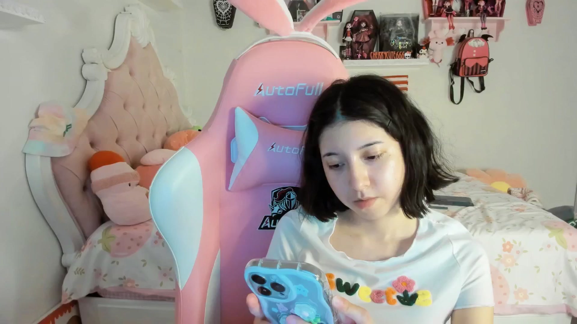 Gallery image thumbnail from Cherrycute666's myfreecams stream on, 07/04/2025, 07:06 image 7 of 20