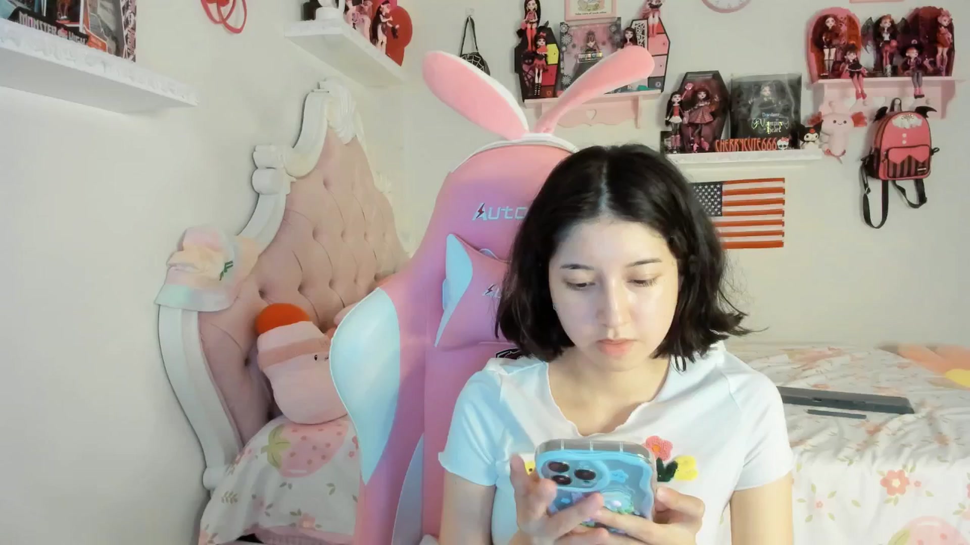 Gallery image thumbnail from Cherrycute666's myfreecams stream on, 07/04/2025, 07:06 image 1 of 20