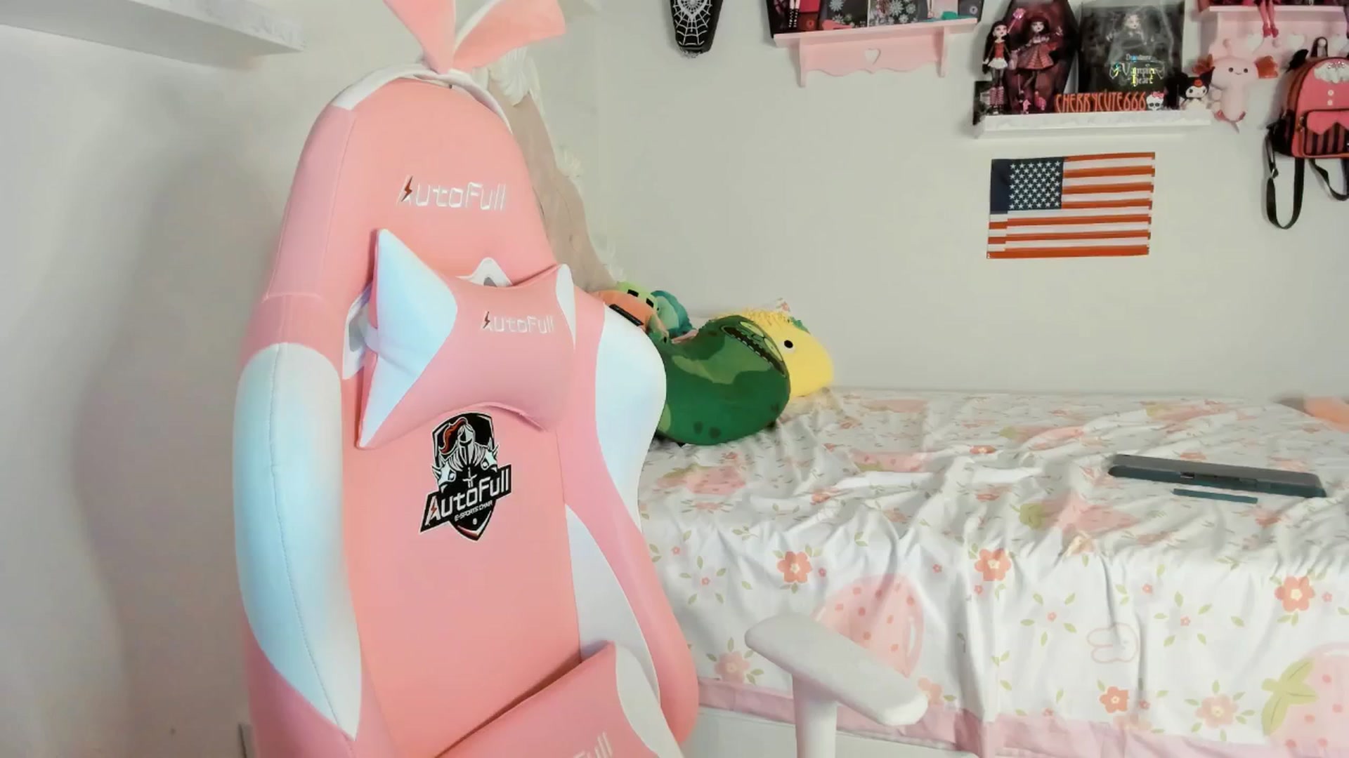 Gallery image thumbnail from Cherrycute666's myfreecams stream on, 07/04/2025, 07:06 image 6 of 20