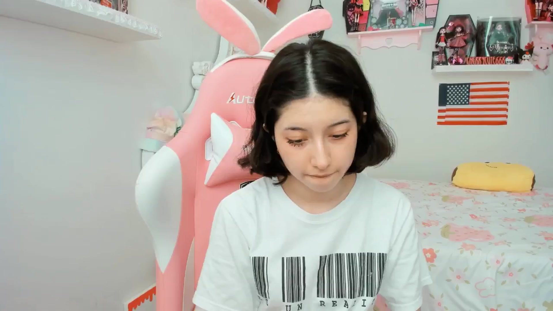 Gallery image thumbnail from Cherrycute666's myfreecams stream on, 07/05/2025, 24:20 image 3 of 20