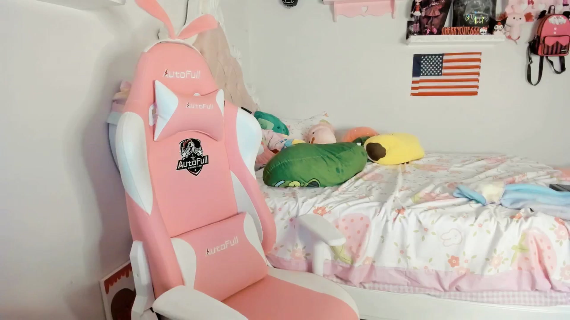 Gallery image thumbnail from Cherrycute666's myfreecams stream on, 07/06/2025, 09:42 image 18 of 20