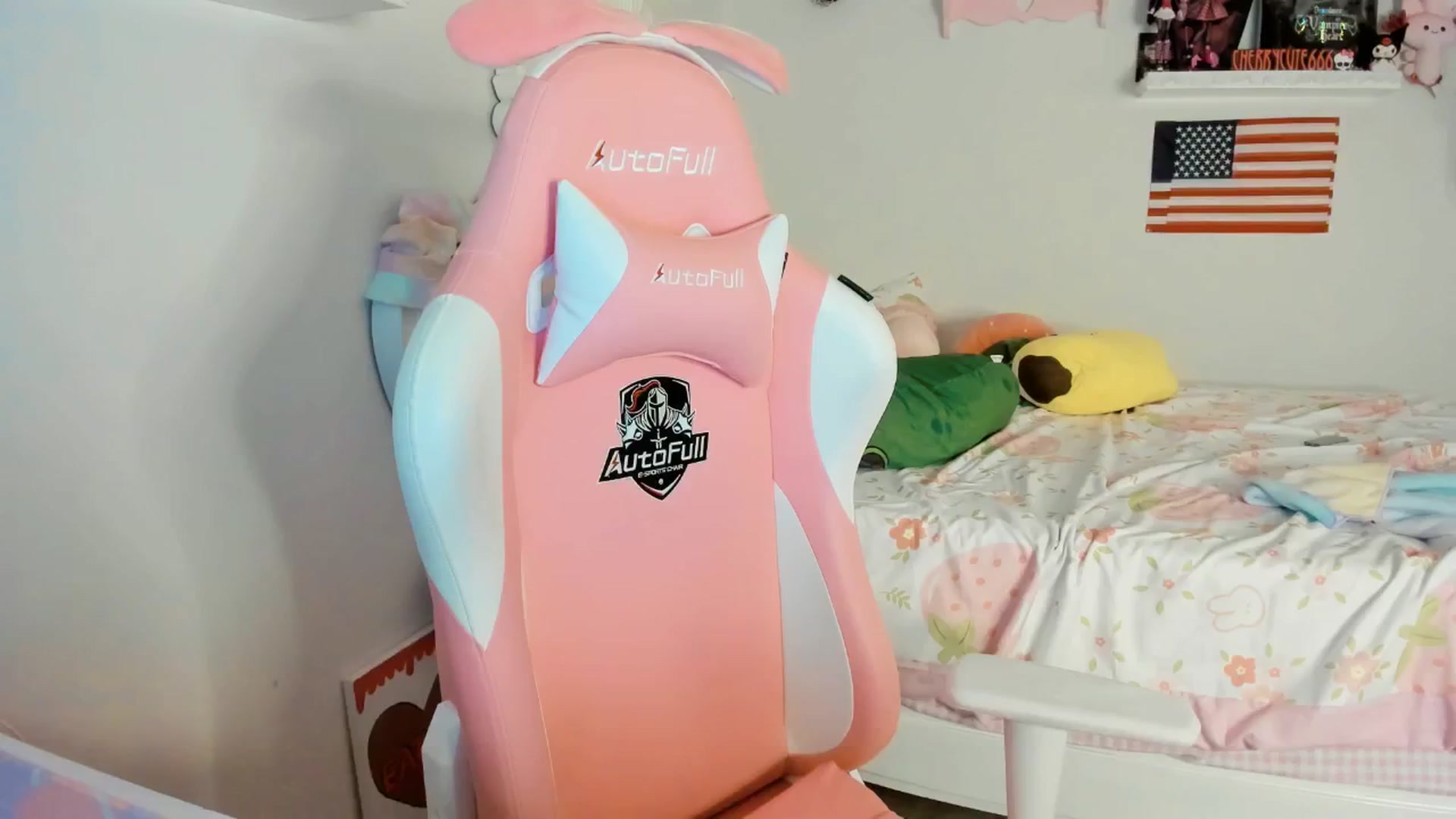 Gallery image thumbnail from Cherrycute666's myfreecams stream on, 07/06/2025, 09:42 image 12 of 20