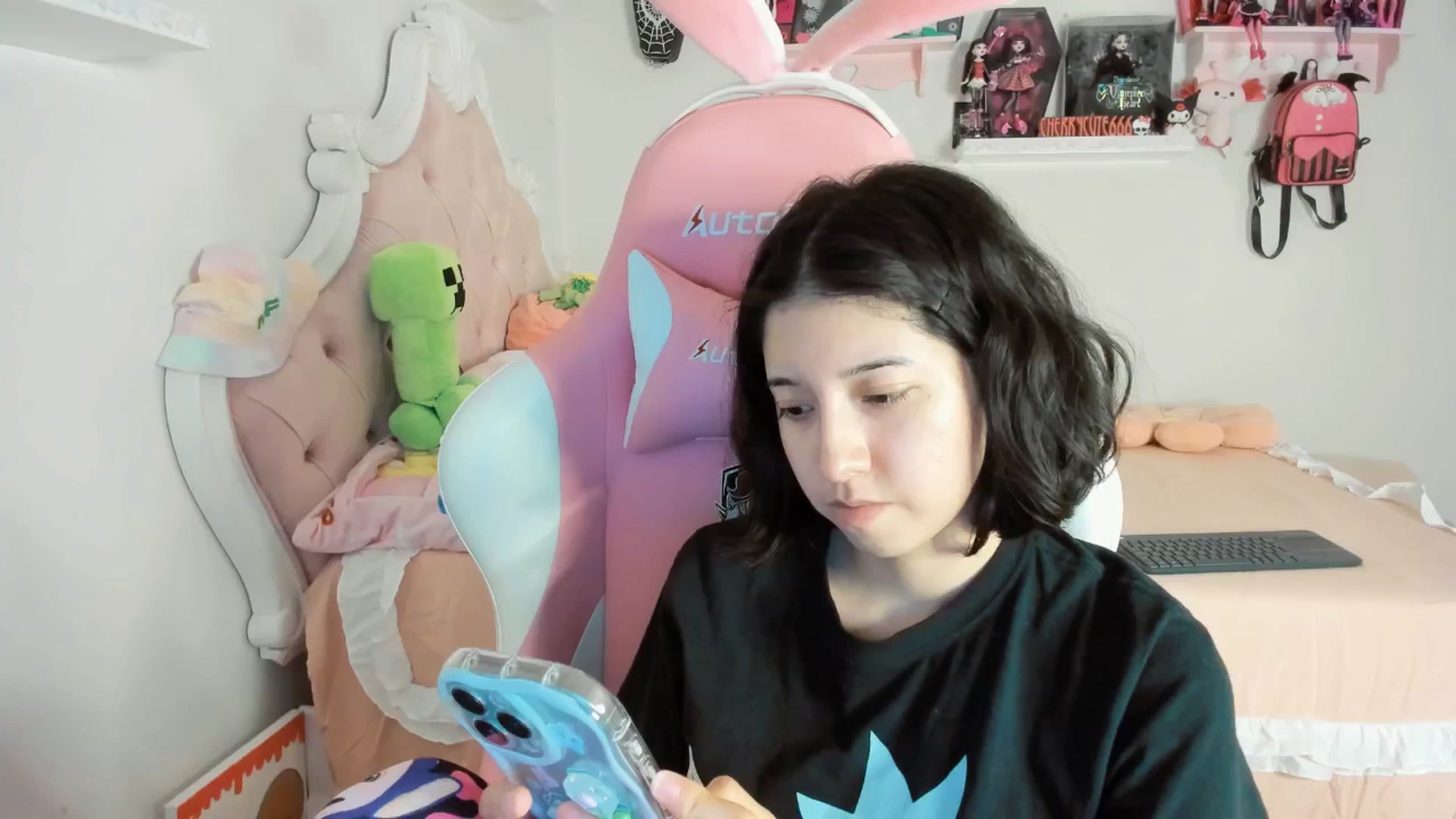 Gallery image thumbnail from Cherrycute666's myfreecams stream on, 07/08/2025, 04:57 image 17 of 20