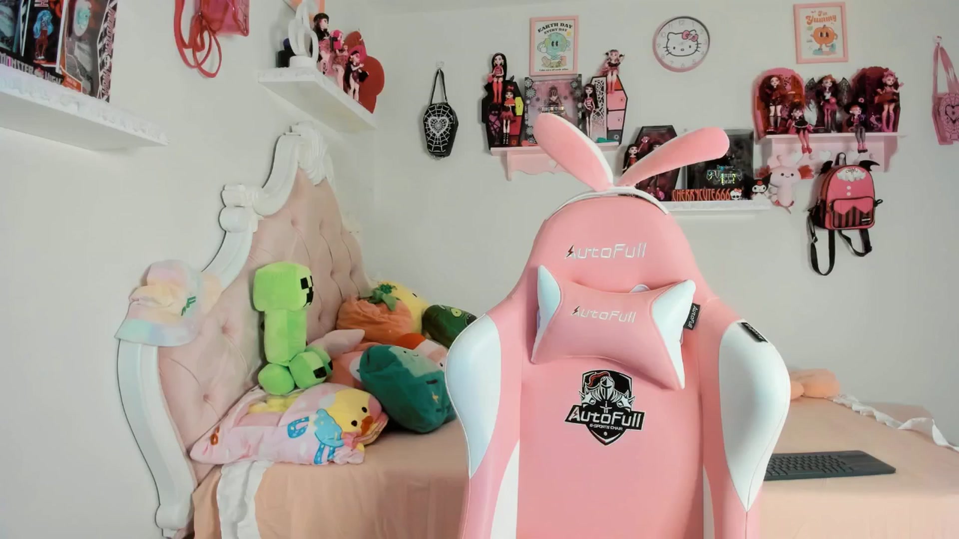 Gallery image thumbnail from Cherrycute666's myfreecams stream on, 07/08/2025, 04:57 image 18 of 20