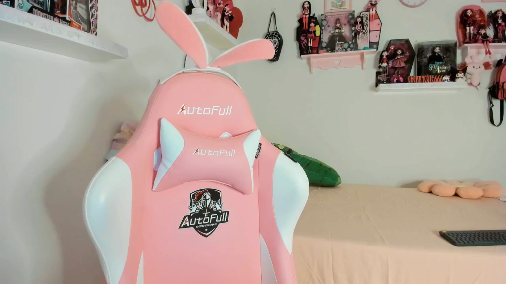 Gallery image thumbnail from Cherrycute666's myfreecams stream on, 07/08/2025, 04:57 image 7 of 20