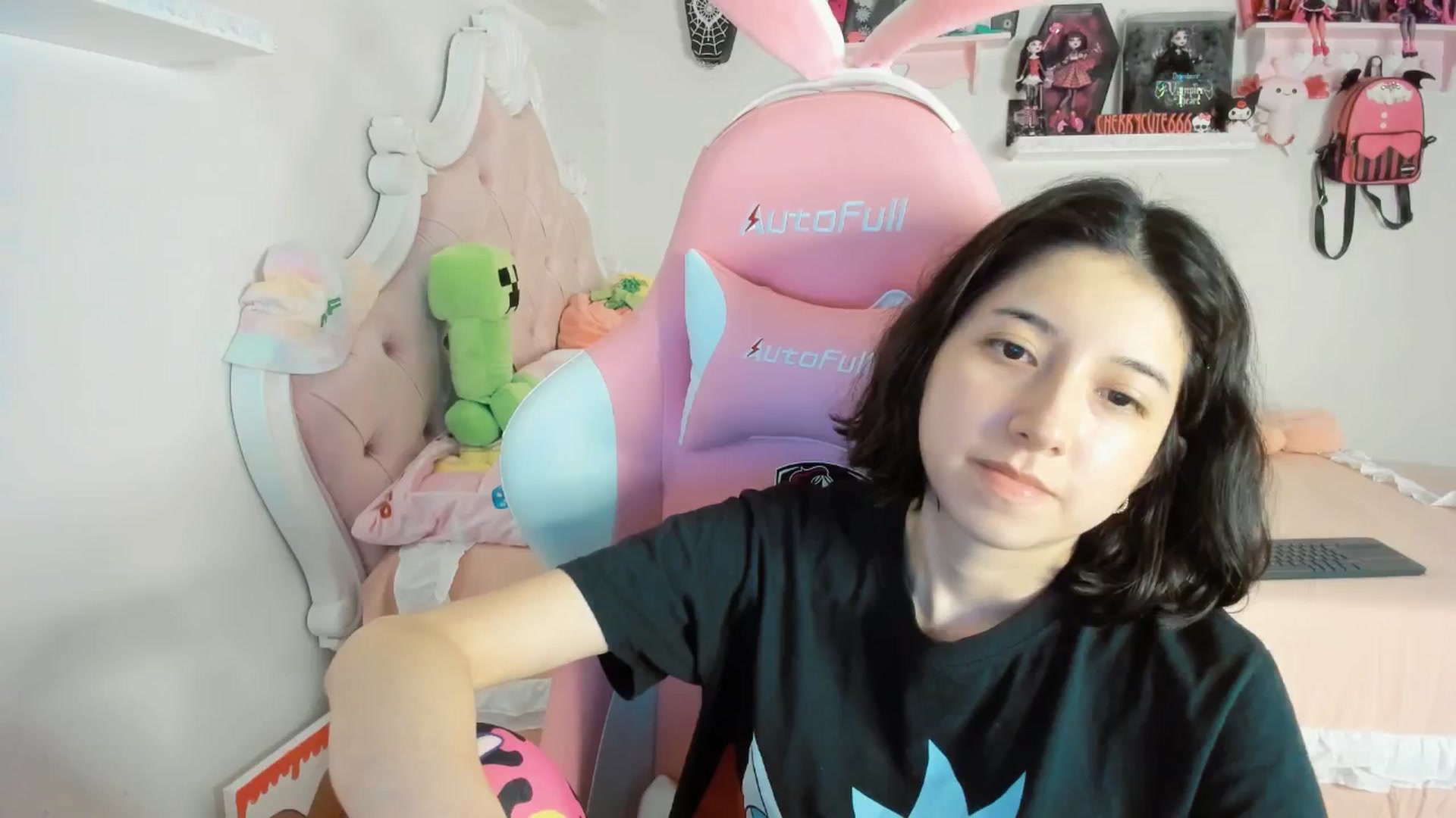 Gallery image thumbnail from Cherrycute666's myfreecams stream on, 07/08/2025, 04:57 image 16 of 20