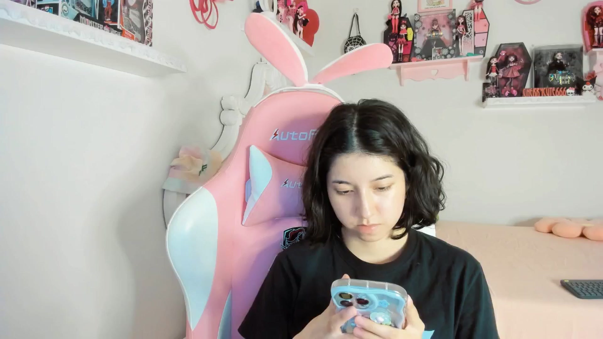 Gallery image thumbnail from Cherrycute666's myfreecams stream on, 07/08/2025, 04:57 image 4 of 20