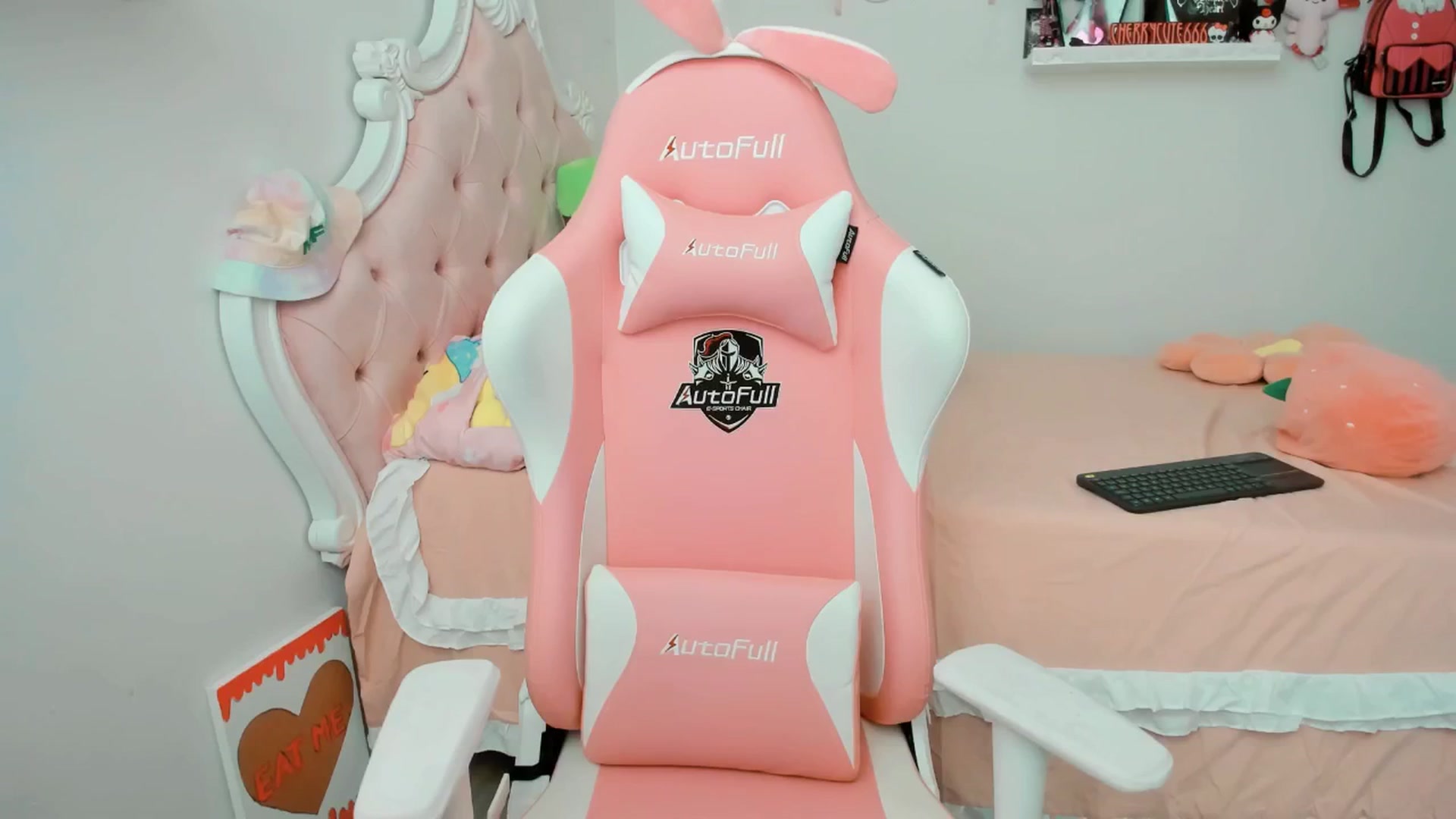 Gallery image thumbnail from Cherrycute666's myfreecams stream on, 07/10/2025, 22:20 image 11 of 20