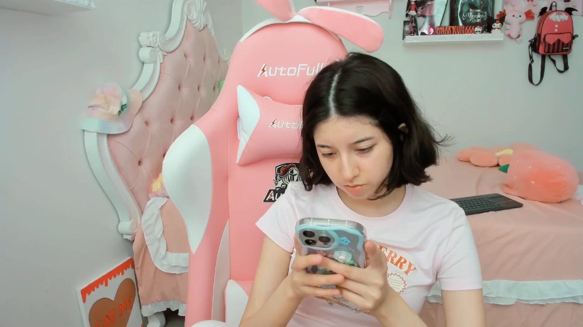 Gallery image thumbnail from Cherrycute666's myfreecams stream on, 07/10/2025, 22:20 image 4 of 20
