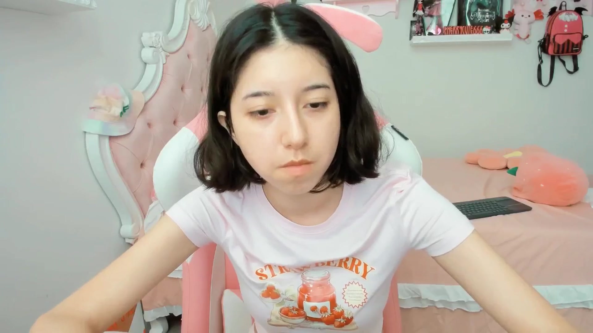 Gallery image thumbnail from Cherrycute666's myfreecams stream on, 07/10/2025, 22:20 image 7 of 20
