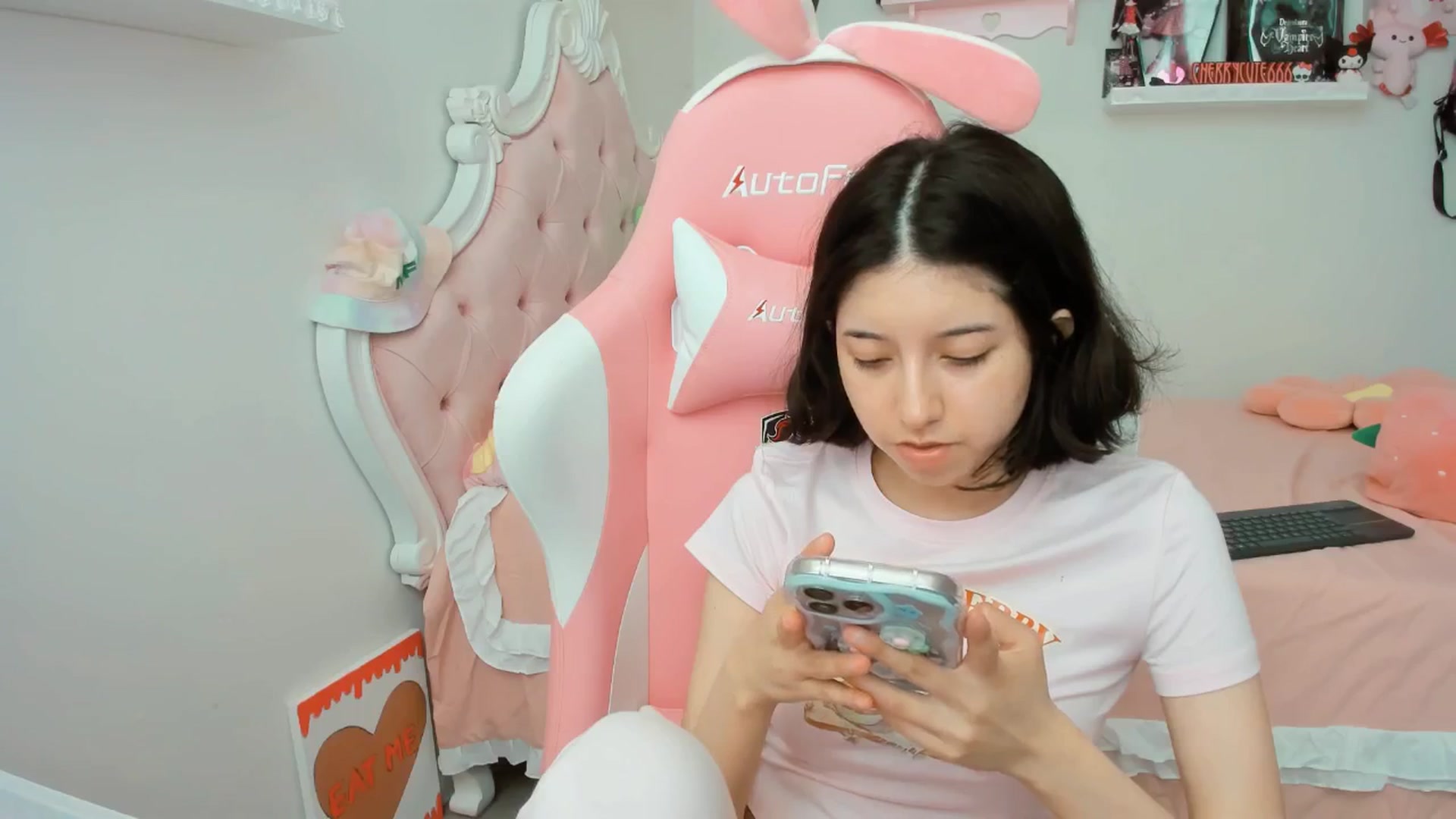 Gallery image thumbnail from Cherrycute666's myfreecams stream on, 07/10/2025, 22:20 image 3 of 20