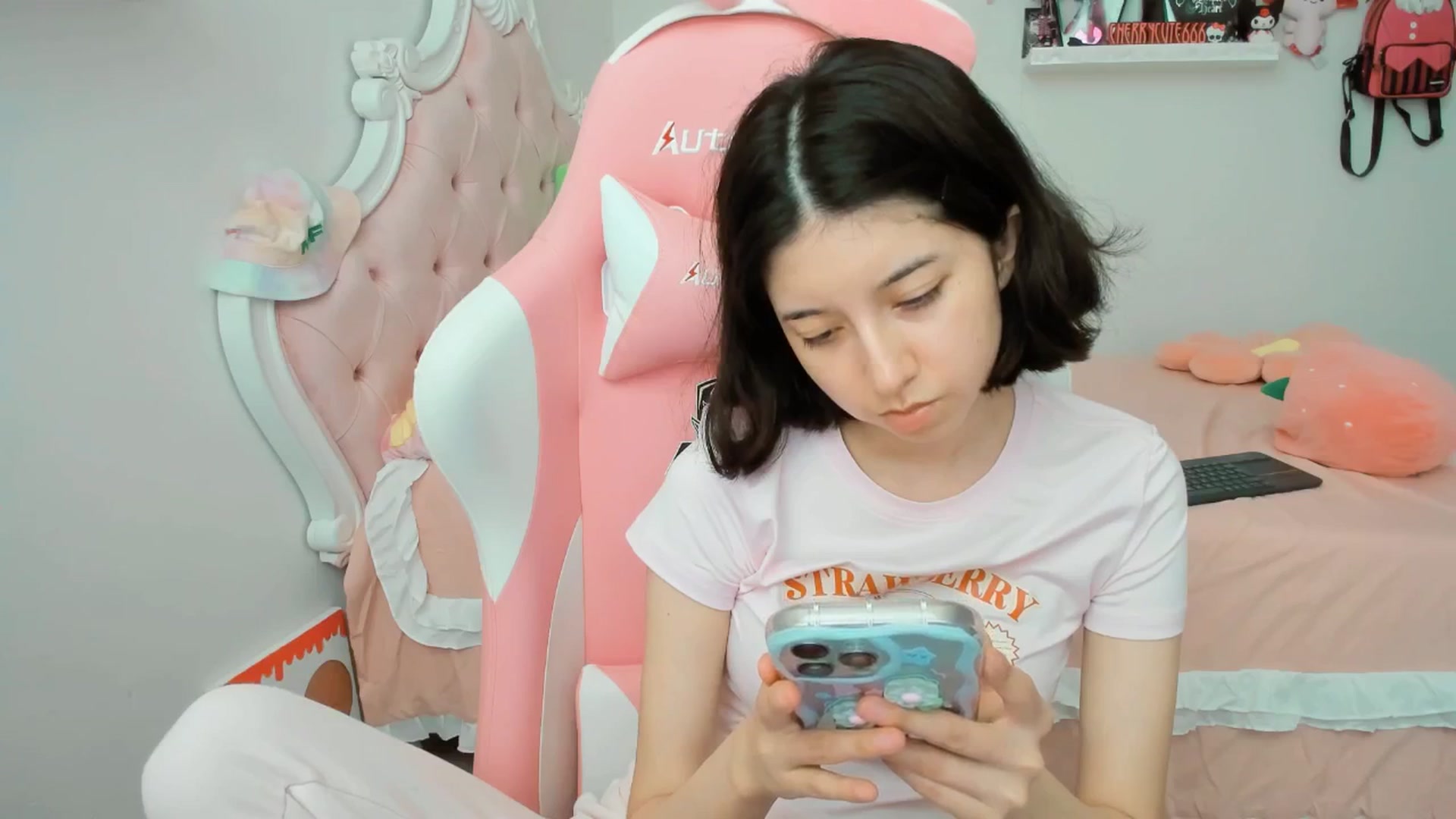 Gallery image thumbnail from Cherrycute666's myfreecams stream on, 07/10/2025, 22:20 image 9 of 20