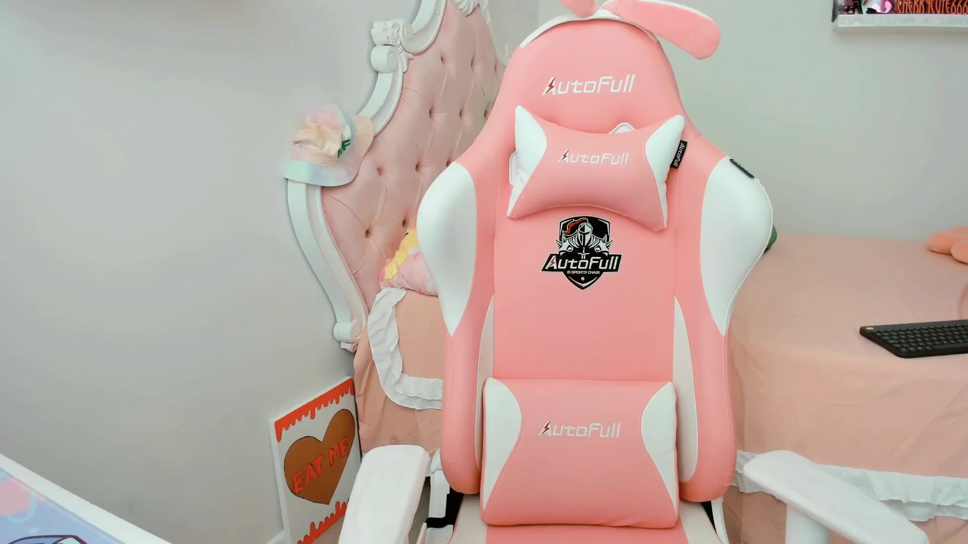 Gallery image thumbnail from Cherrycute666's myfreecams stream on, 07/10/2025, 22:20 image 17 of 20
